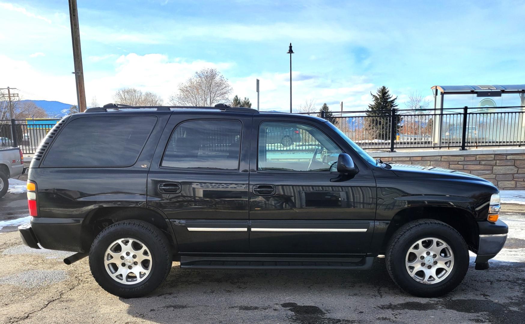 2006 Black /Tan Chevrolet Tahoe LT (1GNEK13Z76R) with an 5.3L V8 engine, Automatic transmission, located at 450 N Russell, Missoula, MT, 59801, (406) 543-6600, 46.874496, -114.017433 - Great Running Tahoe 4WD. 3rd Row Seat. Power Sunroof. Rear Entertainment. Power Heated Front Seats. Leather Seats. Front and Rear Climate Control. Running Boards. Cruise Control. Tilt. - Photo#4